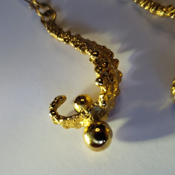 Gold dangle seahorse music note shaped cluster nugget earrings - Picture 3 of 7